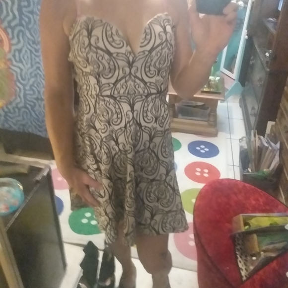 Low Cut Sexy Strapless Skater Dress - Picture 6 of 9